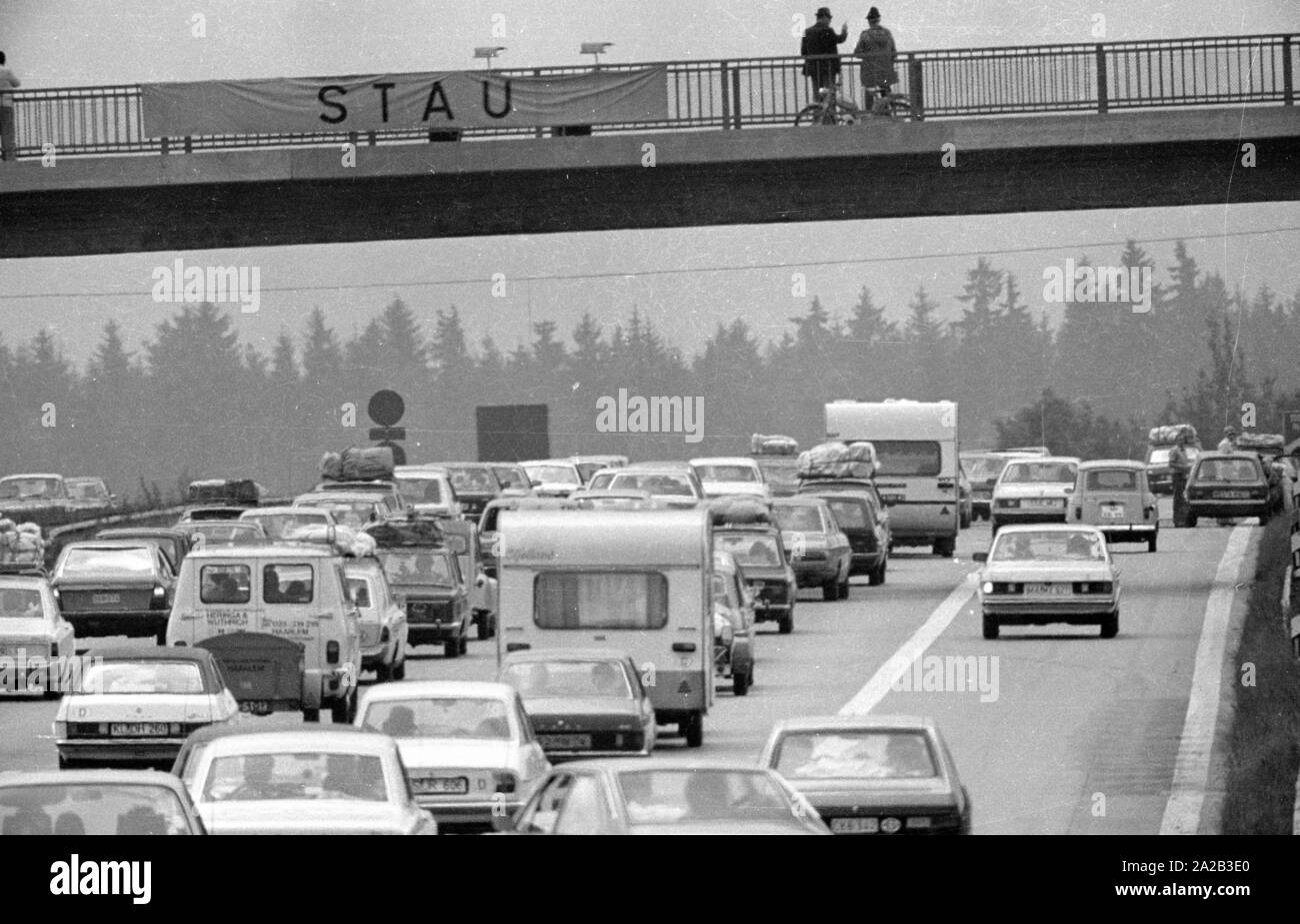 Pendant les vacances d'été les embouteillages se produisent en raison du trafic touristique. La photo montre un embouteillage sur l'A8, un itinéraire de voyage ou via Salzbourg ou Innsbruck (A93). Banque D'Images