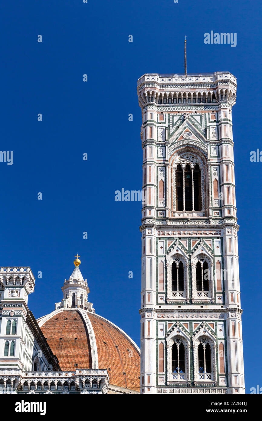 Le Campanile de Giotto, construit 1334-1359, la coupole de Brunelleschi, construit 1420-1436, Cathédrale de Santa Maria del Fiore, Duomo, Florence, Toscane, Italie, Europe Banque D'Images