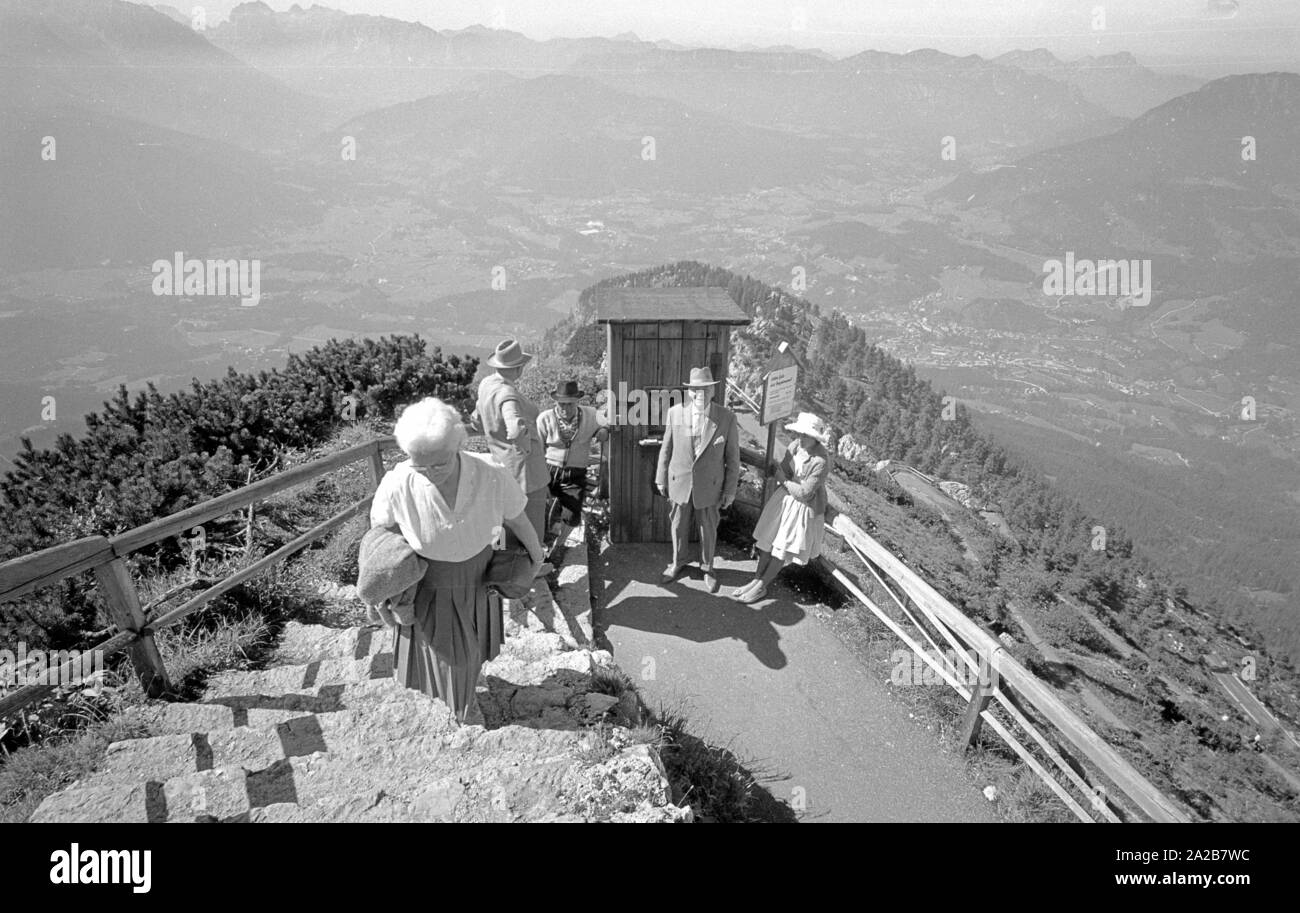 Les touristes visitant la Kehlsteinhaus (Nid d'Aigle). Banque D'Images