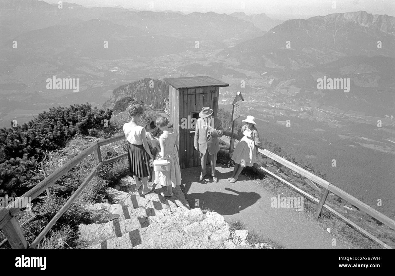 Les touristes visitant la Kehlsteinhaus (Nid d'Aigle). Banque D'Images