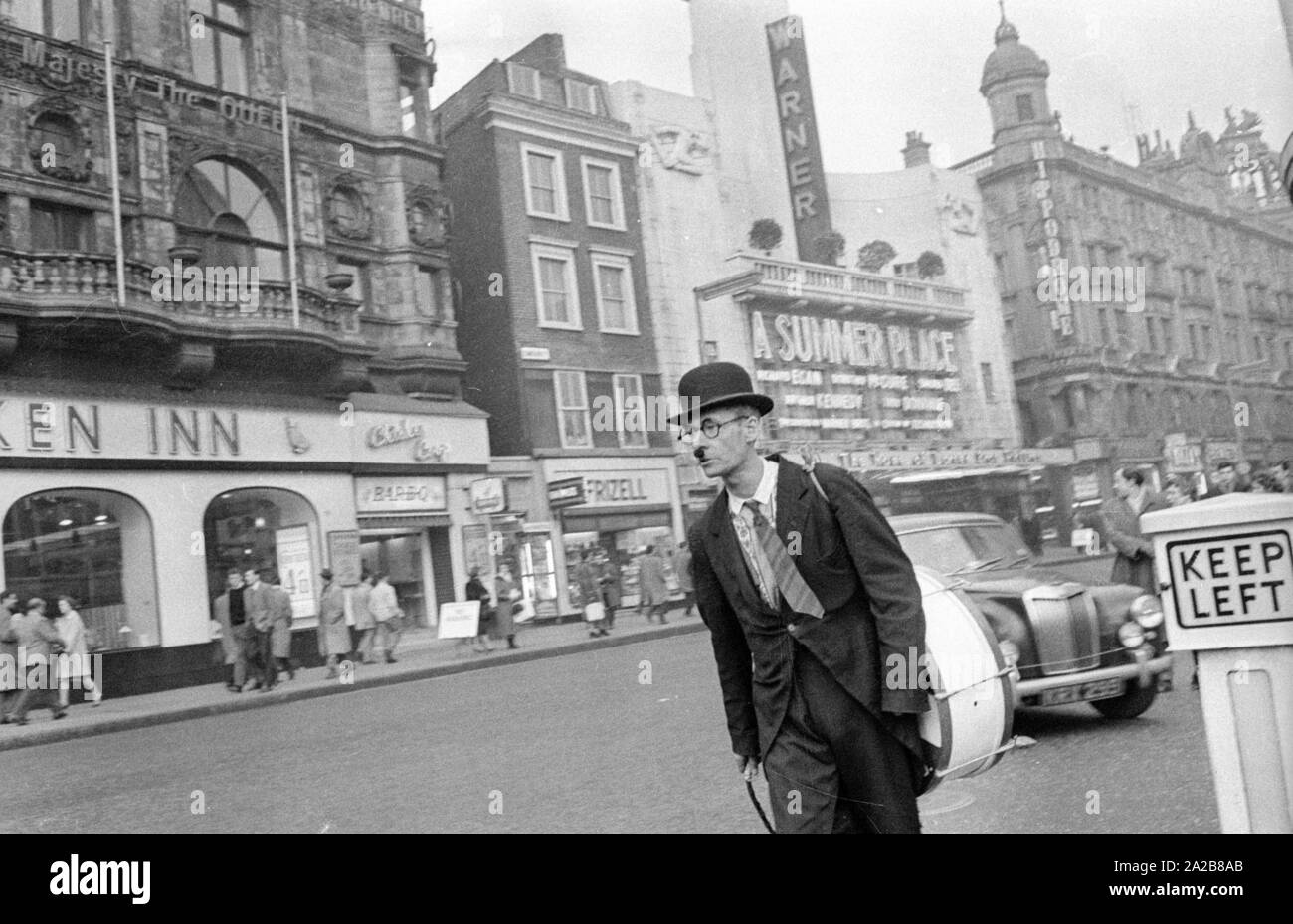 Vue de la Cranbourn Street à Londres, où le 'Hippodrome' et 'West End' Warner sont situés. Banque D'Images