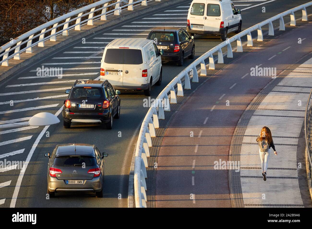 Route, piste cyclable et pédestre de trottoir, Paseo Ribera de Loiola, Donostia, San Sebastian, Gipuzkoa, Pays Basque, Espagne, Europe Banque D'Images