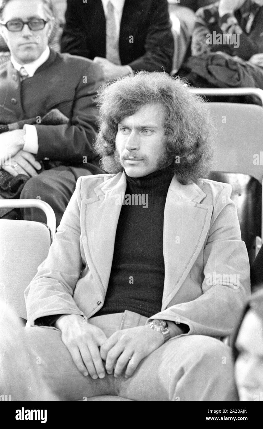 Paul Breitner joueur assis dans les gradins à l'Sportpressefest dans l'Olympiahalle de Munich. Banque D'Images