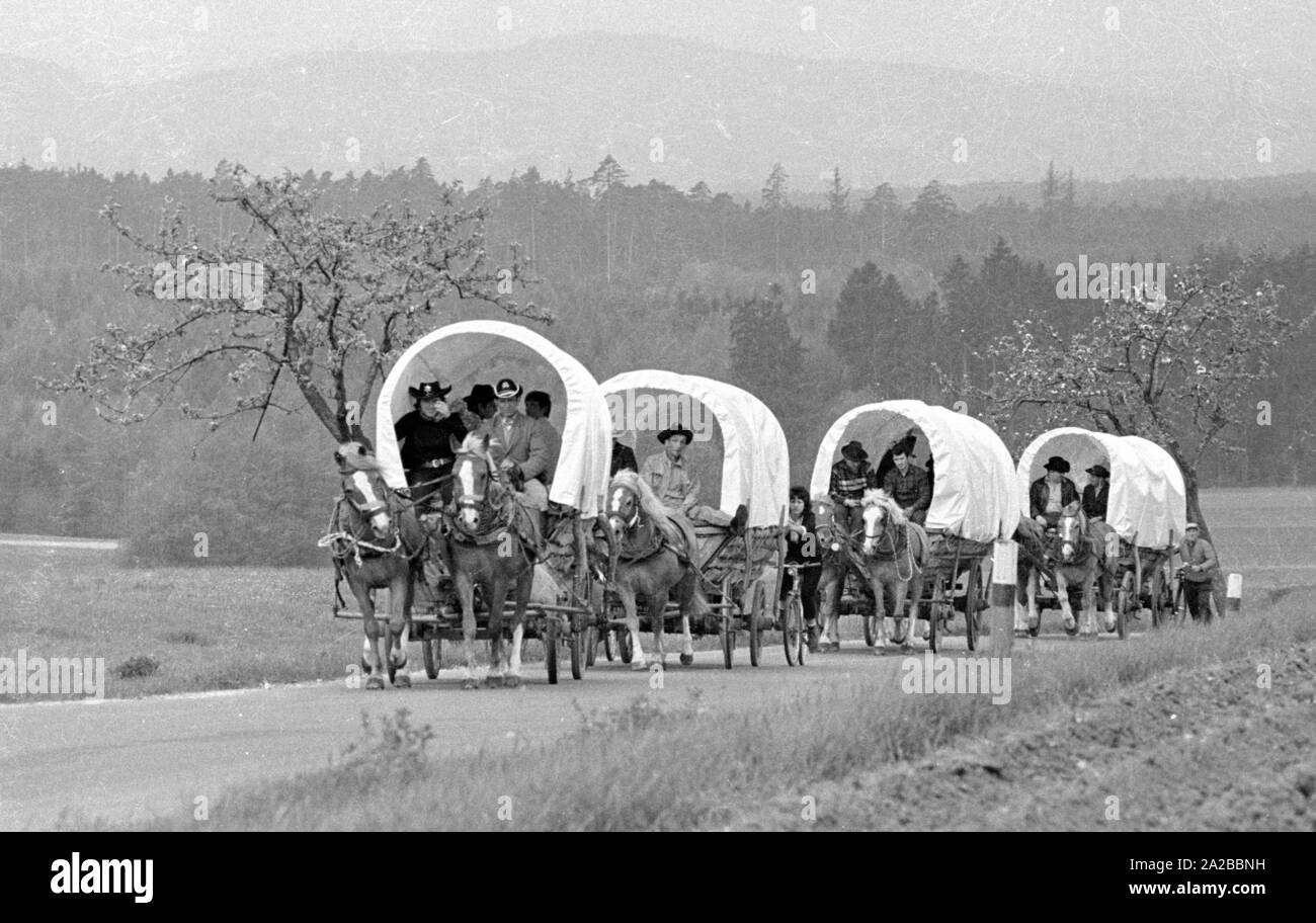 Vacances d'aventure avec chariot couvert en Haute-franconie. Banque D'Images