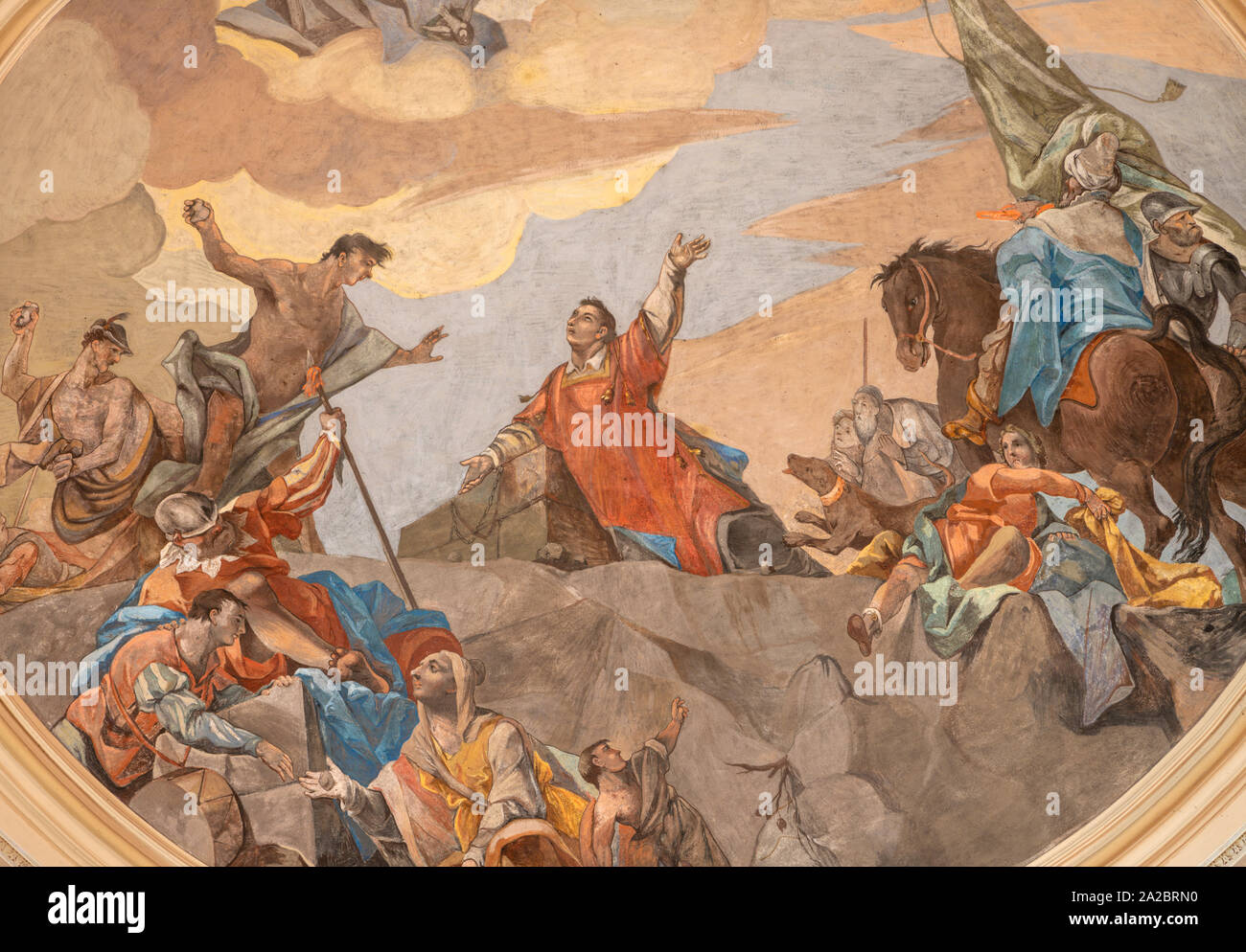 MALCESINE, ITALIE - 13 juin 2019 : la fresque au plafond de la lapidation de saint Etienne à l'église Chiesa di Santo Stefano par Odoardo Perini (1750). Banque D'Images