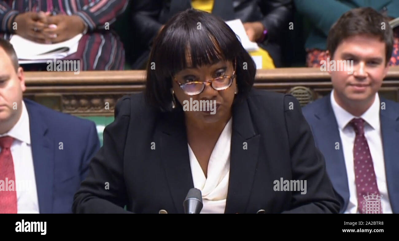 Shadow home secretary Diane Abbott s'exprimant lors de questions au premier ministre à la Chambre des communes, Londres. Banque D'Images