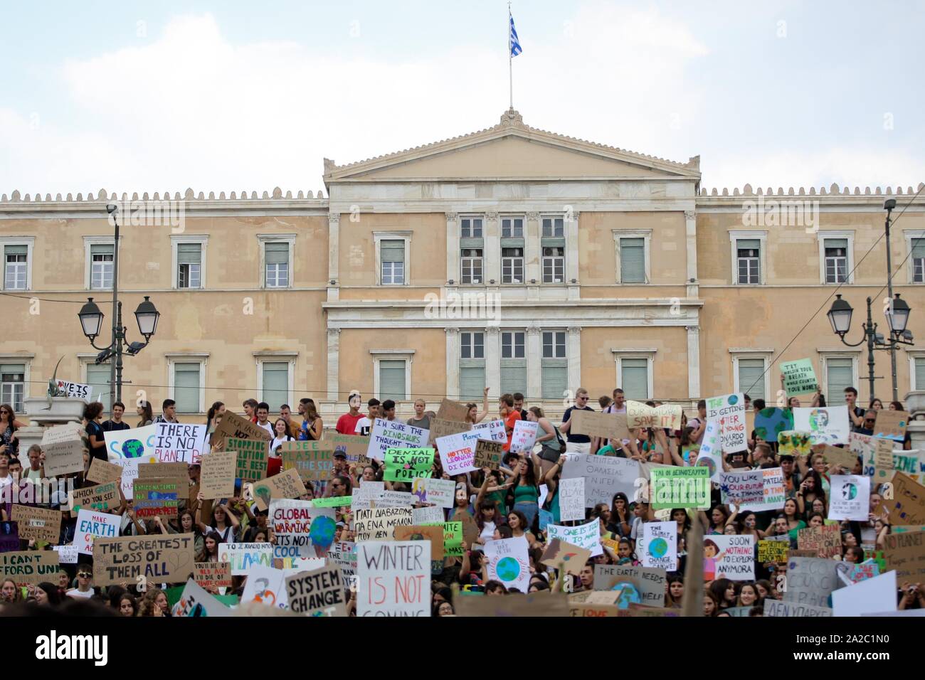 Les manifestants font preuve dans le centre d'Athènes. Les manifestants se sont rallyes le vendredi comme une journée de manifestations appelant à l'action mondiale contre le changement climatique a commencé à venir d'un sommet des Nations Unies à New York. Banque D'Images