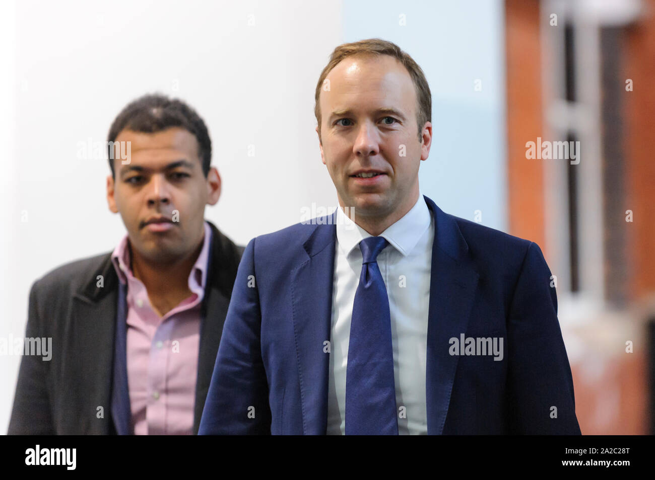 Manchester, UK. 2 octobre 2019. Secrétaire d'État à la santé et des soins sociaux, Matt Hancock, quitte le parti conservateur 2019 Conférence à Manchester Central après le discours du premier ministre. Crédit : Paul Warburton/Alamy Live News Banque D'Images