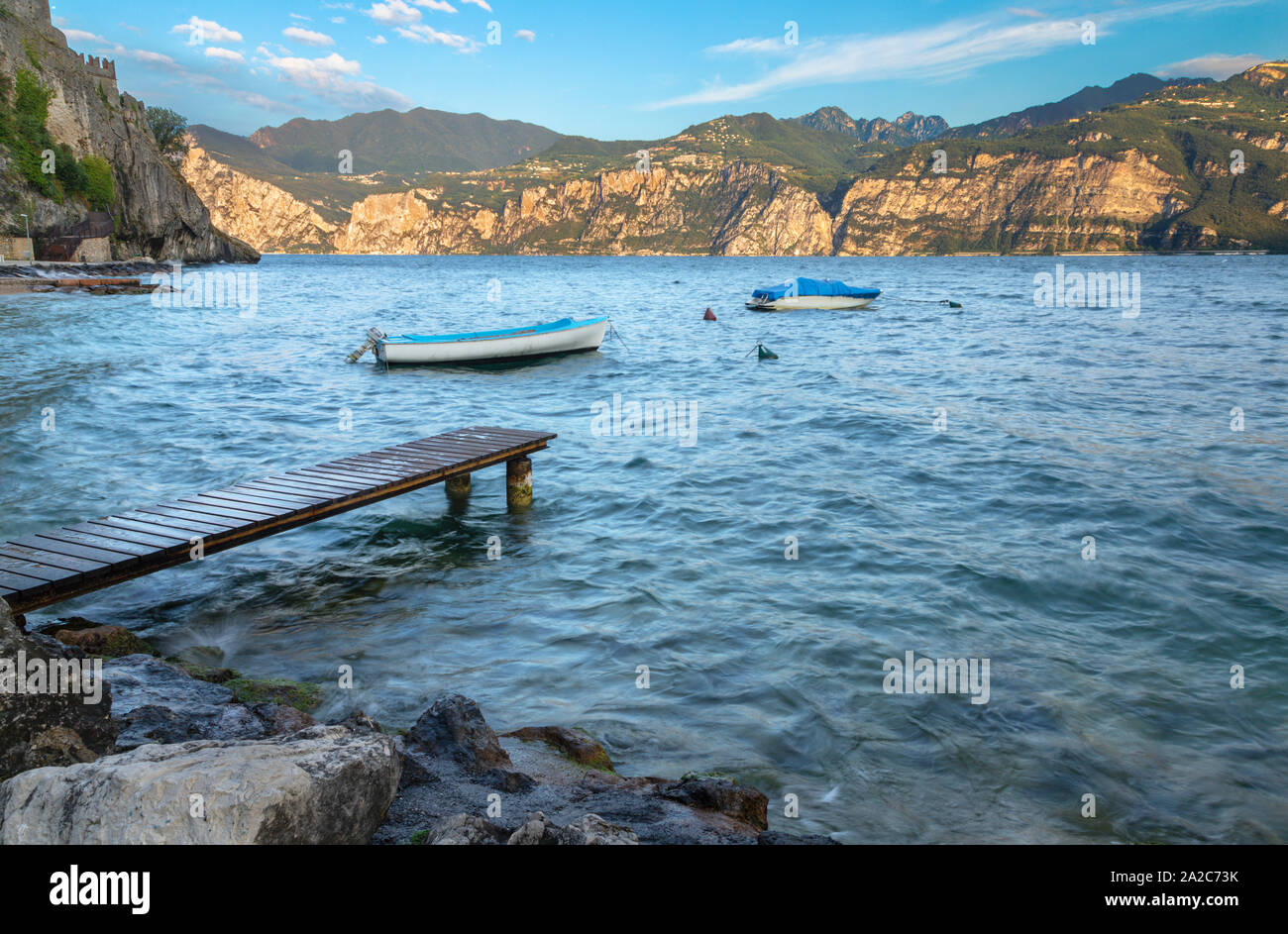 Malcesine - le Lago di Garda le matin. Banque D'Images