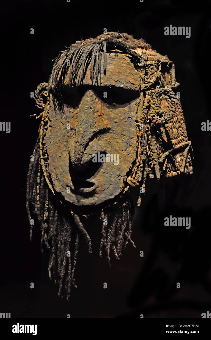 Masque Ignam Abelam - Rivière Sepik, Papouasie-Nouvelle-Guinée - Début/Milieu XXème - Fibres Tissées Rouges