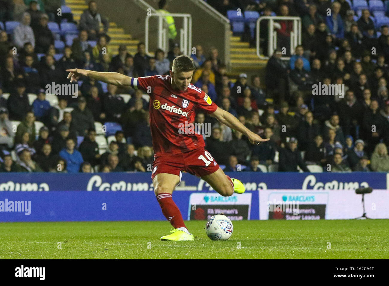 1er octobre 2019, Madejski Stadium, la lecture, l'Angleterre ; Sky Bet Championship, Fulham v Lecture:Tom Cairney (10) des scores de fulham pour le rendre 0-1 Crédit : Matt O'Connor/News Images Banque D'Images