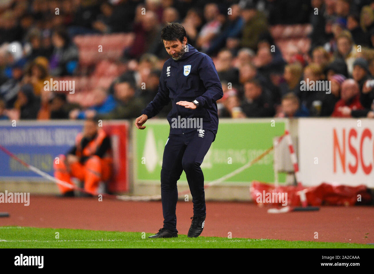 1er octobre 2019, Bet365 Stadium, Stoke-on-Trent, Angleterre ; Sky Bet Championship, Stoke City v Huddersfield Town : Danny Cowley manager de Huddersfield Town protestations de la lignes latérales Crédit : Richard Long/News Images Banque D'Images