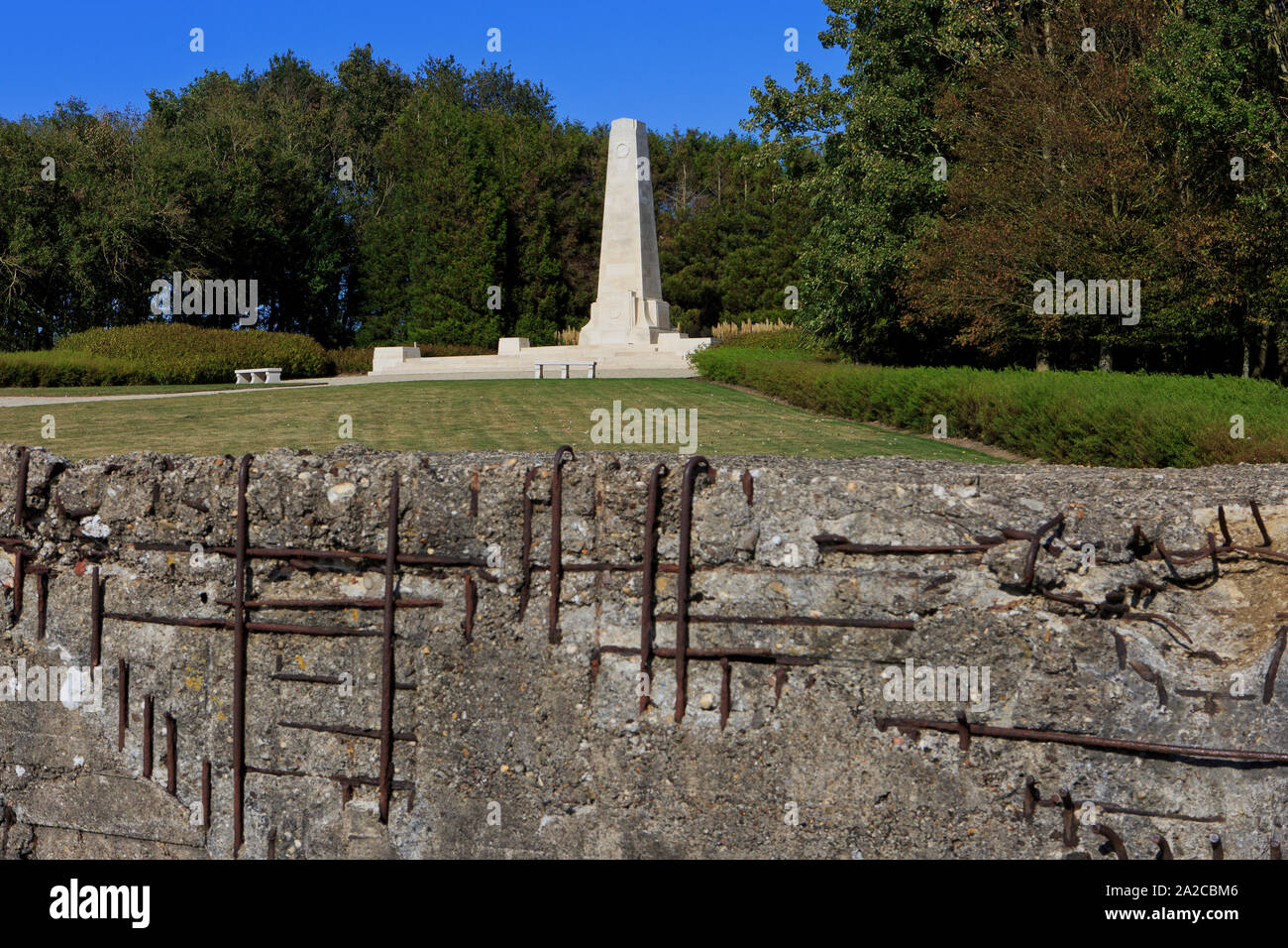 Obélisque à la New Zealand Memorial Park en l'honneur de la division néo-zélandaise qui a combattu à la bataille de Messines (Juin 1917) à Messines, Belgique Banque D'Images