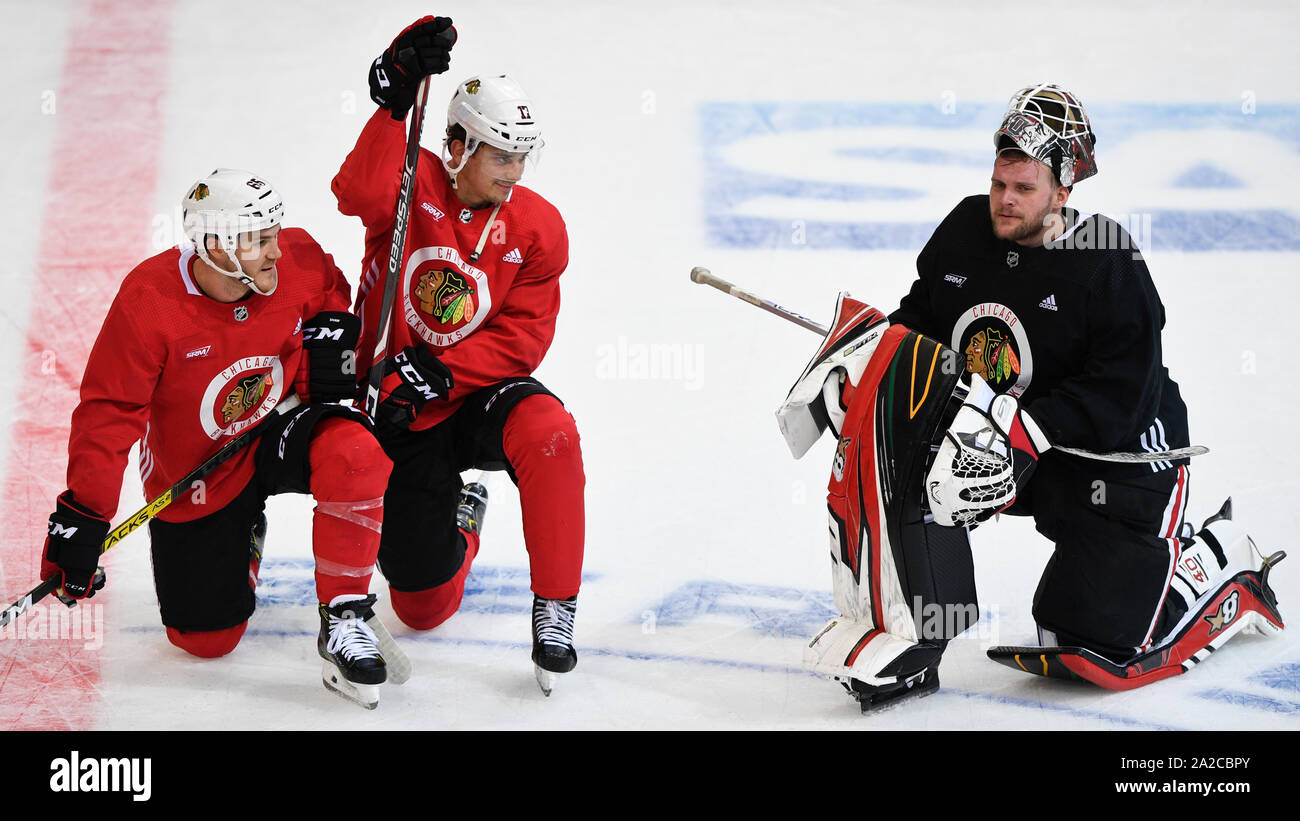 L-R Andrew Shaw, Dylan Strome et Robin Lehner train durant une session de formation de l'équipe NHL Blackhawks de Chicago avant le prochain match de la série mondiale de la LNH les Flyers de Philadelphie vs Blackhawks de Chicago, le 2 octobre 2019, à Prague, en République tchèque. (Photo/CTK Michal Kamaryt) Banque D'Images