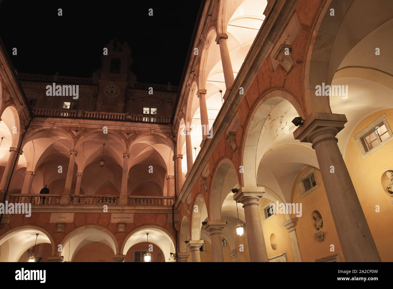Genova, Italie - le 17 janvier 2018 : l'intérieur d'une galerie publique à Gênes Banque D'Images