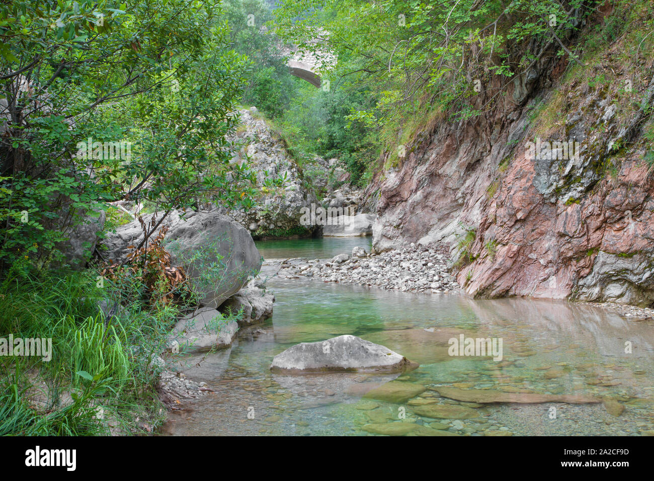 La fissure de la Valle delle Cartiere sur l'Toscolano Maderno près du Lago di Garda Lake. Banque D'Images