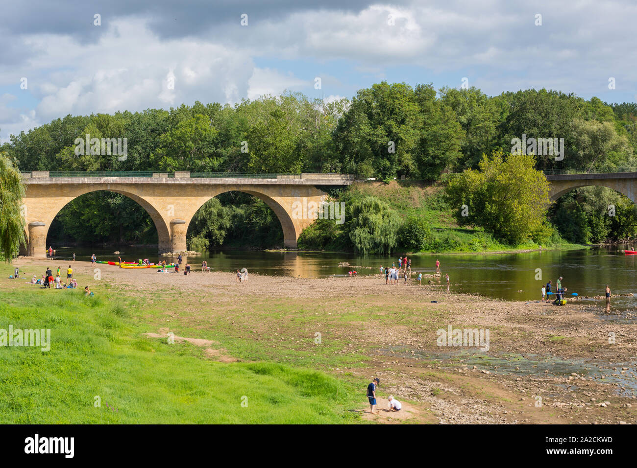 Limeuil, France - 15 août 2019 : Les organisateurs du parc a10. Rencontre Dordogne Vezere rivière à Limeuil, Dordogne, France. Banque D'Images