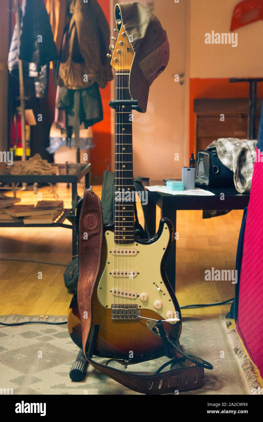 1960 modèle Stratocaster à la main par un luthier italien Banque D'Images