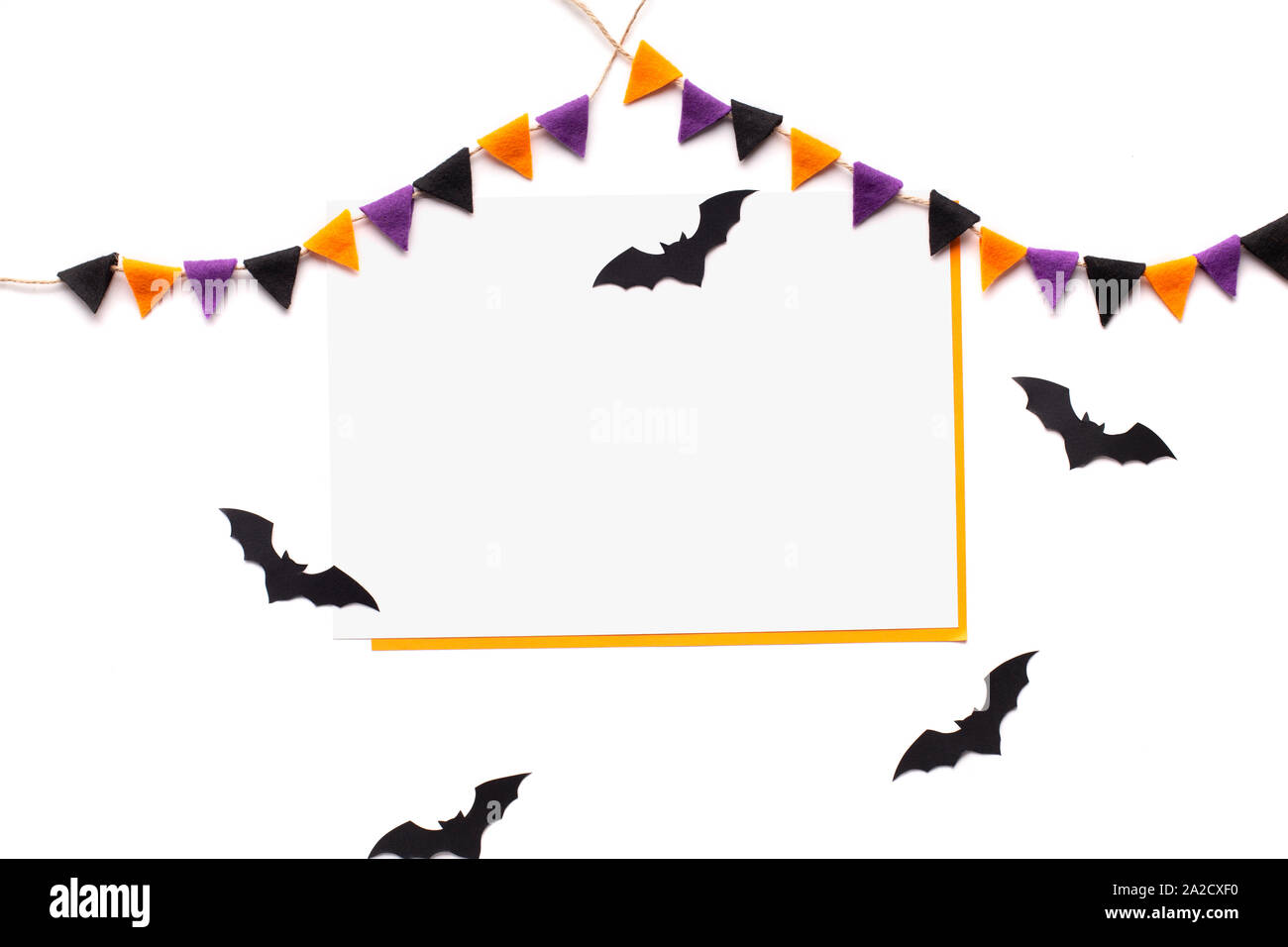 Carte d'Halloween avec des décorations créatives et copier l'emplacement pour un texte Banque D'Images