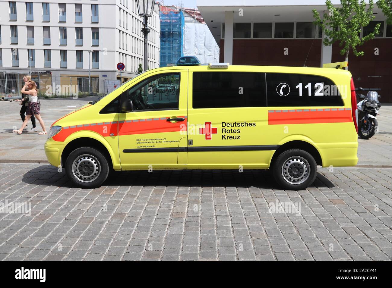 Dresde, Allemagne - 10 MAI 2018 : ambulance de la Croix Rouge Allemande (Mercedes Vito) stationné à Dresde. International Red Cross and Red Crescent a environ 17 m Banque D'Images