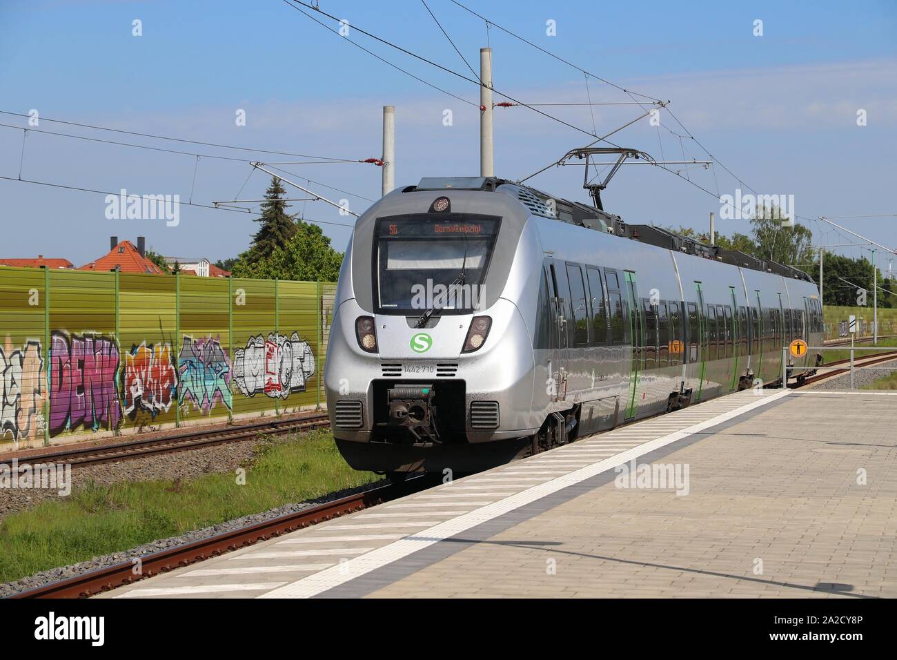 LEIPZIG, ALLEMAGNE - le 9 mai 2018 : les transports en train de S-Bahn Mitteldeutschland. Le train est exploité par DB Région. C'est Bombardier Banque D'Images