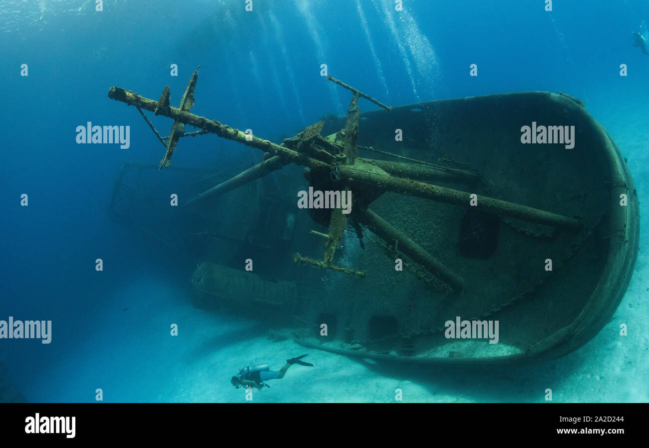 En 2011, après 50 ans en tant que navire de soutien sous-marin américain, la Mouette tridactyle est coulé à Grand Cayman pour devenir un récif artificiel. Banque D'Images