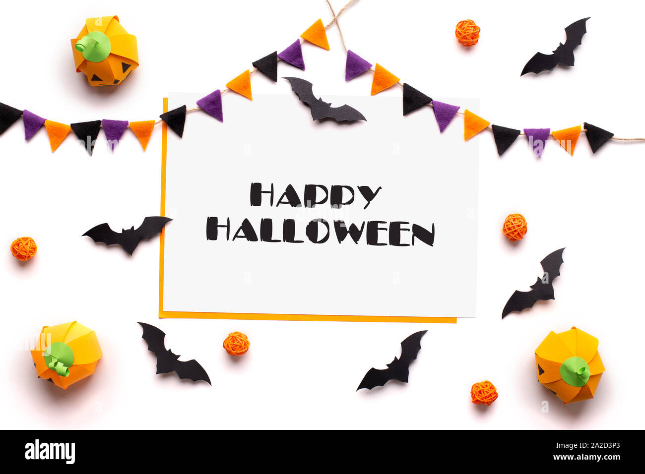 Happy Halloween texte sur une feuille de papier blanc Banque D'Images