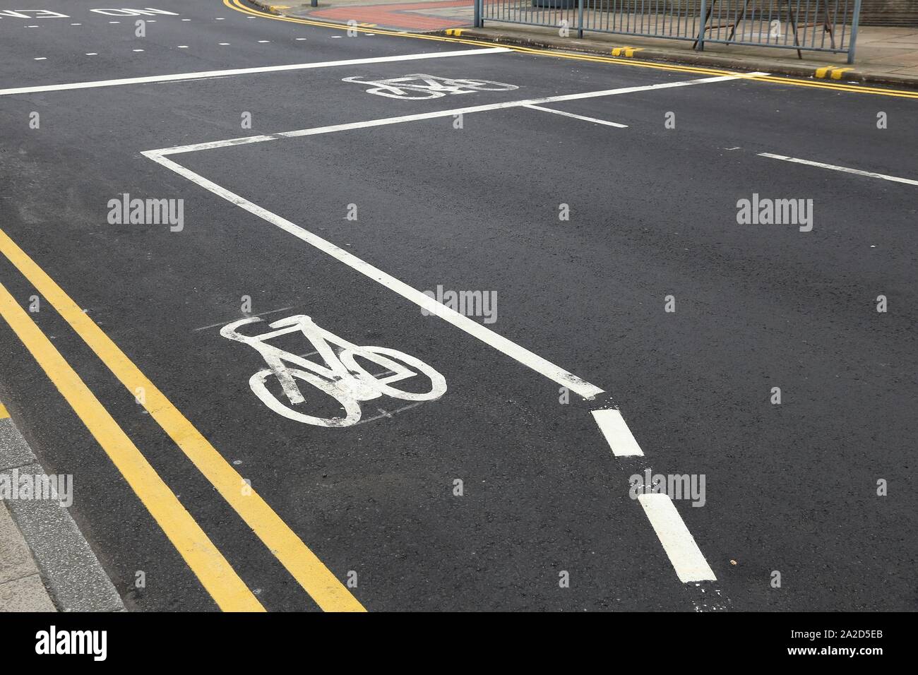 Chemin de randonnée à vélo dans la ville - Leeds, Royaume-Uni. Bike Lane. Banque D'Images