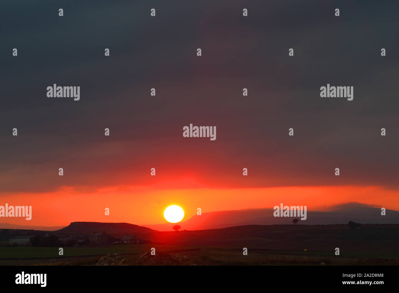 Le soleil se couche sur les collines de North Pennines, County Durham, England, United Kingdom. Banque D'Images