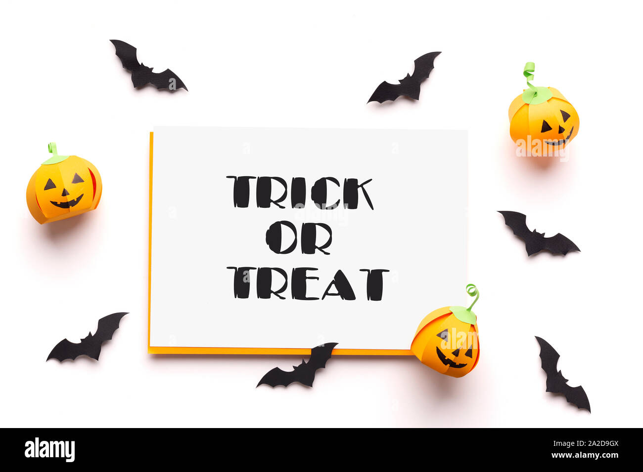 Happy Halloween vacances concept avec les citrouilles et texte Banque D'Images