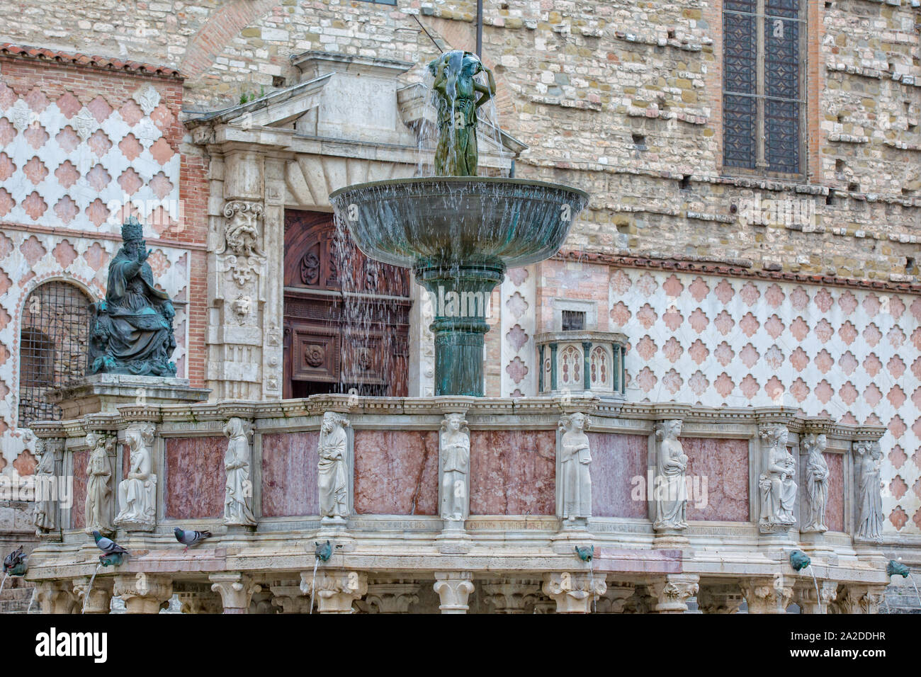 Fontaine majeur, dans le plus grand place de Pérouse est sans aucun doute l'attraction principale de la Piazza IV Novembre, de l'Ombrie, Pérouse, Italie Banque D'Images