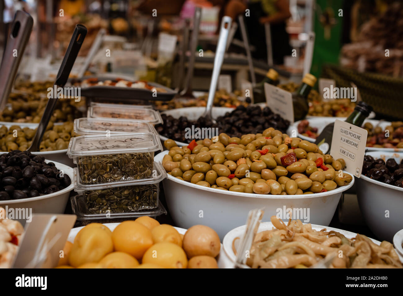 Close-up of olives au marché de producteurs en Méditerranée au sud de la France Banque D'Images