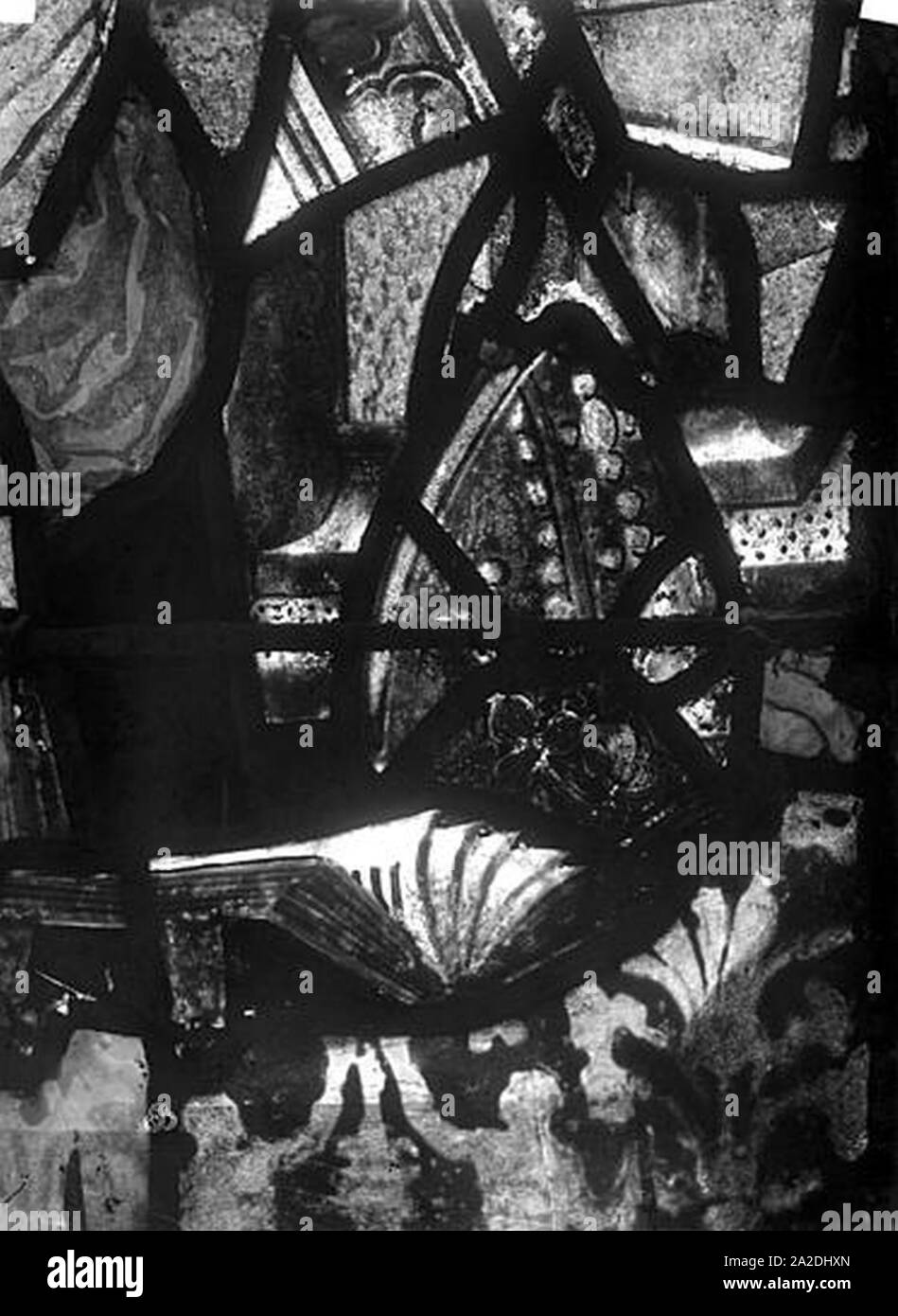 Eglise Saint-Martin - Vitrail baie 4 (détail) Mître et livre de Charles de Villiers Évêque de Beauvais - Montmorency - Médiathèque de l'architecture et du patrimoine - Banque D'Images