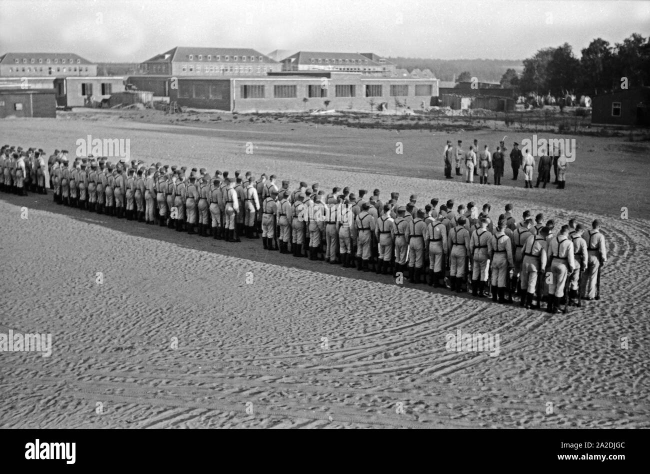 Die Rekruten der Flieger Ausbildungsstelle Schönwalde sind auf dem Exerzierplatz angetreten, Deutschland, 1930er Jahre. Formé à l'recrues percer la masse, Allemagne 1930. Banque D'Images