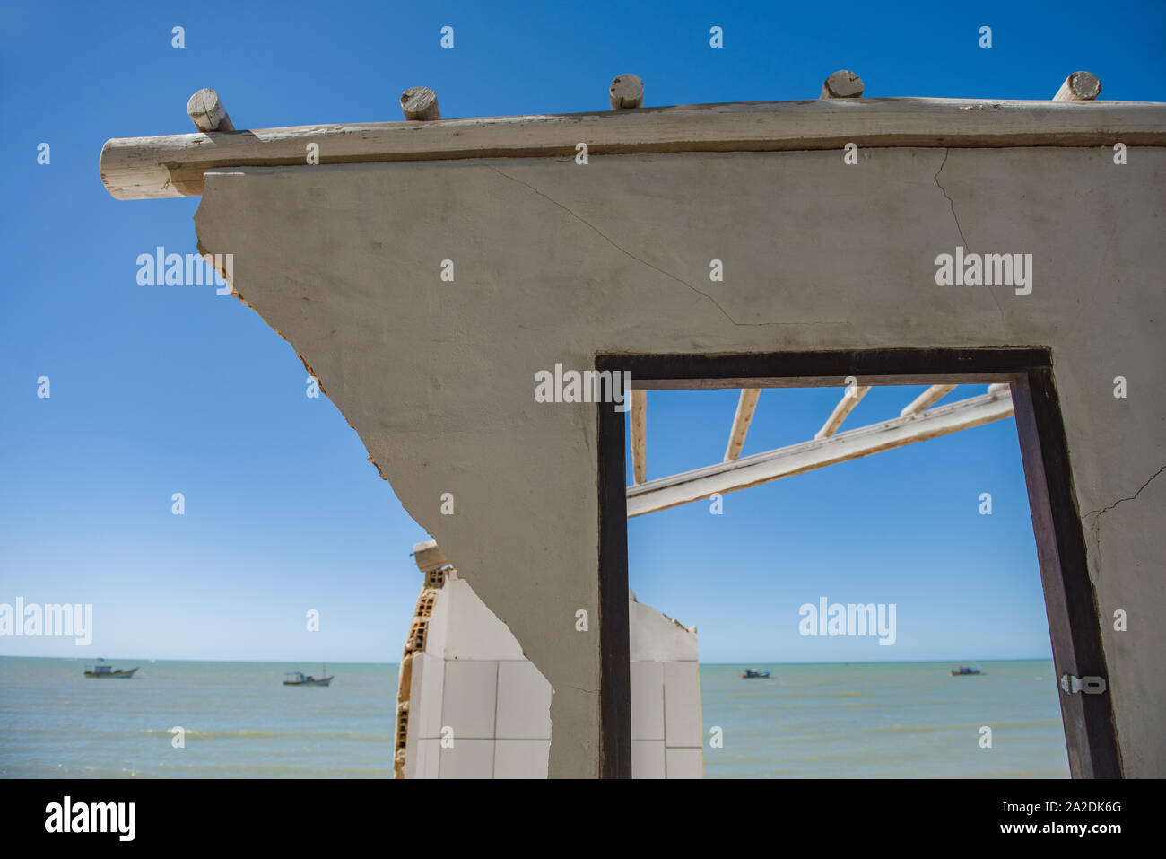 Abandonné à ossature clear water beach dans le nord-est du Brésil Banque D'Images