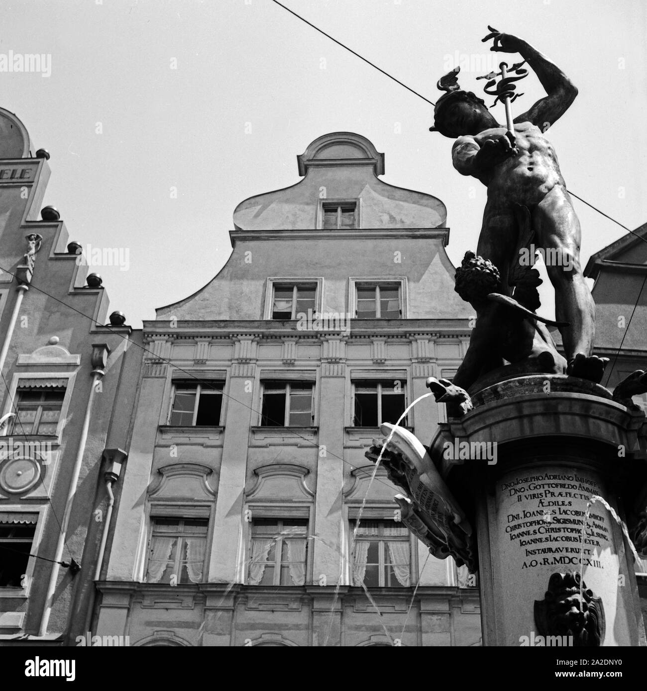 Der Merkurbrunnen in der Innenstadt von Augsburg, Deutschland 1930 er Jahre. Merkur fontaine au centre-ville d'Augsbourg, Allemagne 1930. Banque D'Images