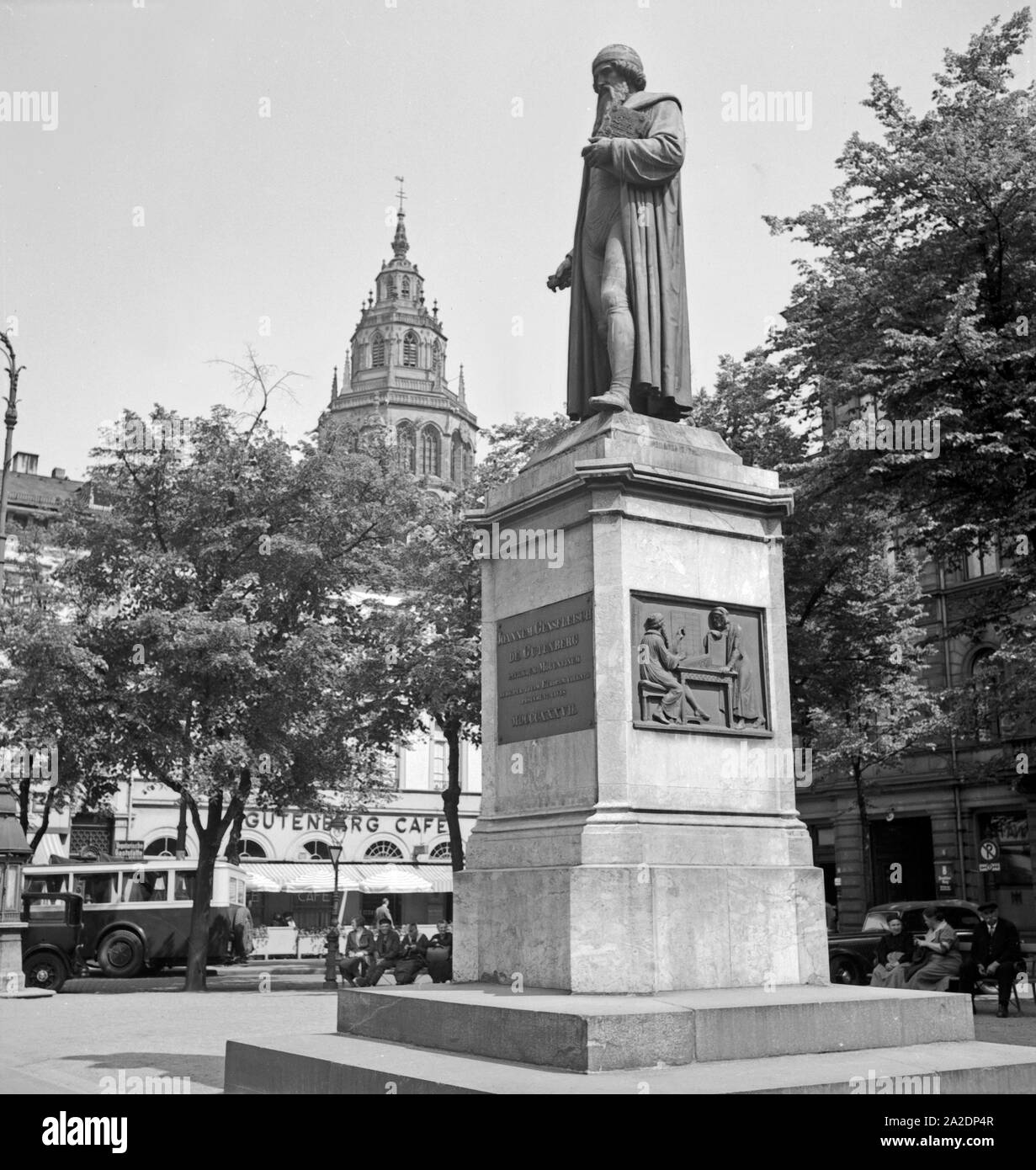 Das Denkmal auf dem Gutenberg à Mayence, Gutenbergplatz Deutschland 1930er Jahre. Monument à la place Gutenberg Gutenbergplatz à Mainz, Allemagne 1930. Banque D'Images