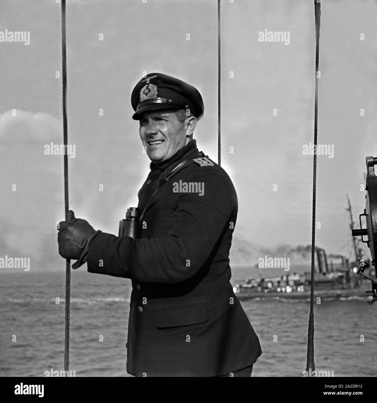 Der Oberbootsmann Schiff auf einem der 2. Minensuchflottille, 1930er Jahre Deutschland. Le premier maître à un navire de la 2e flottille de dragueur, Allemagne 1930. Banque D'Images
