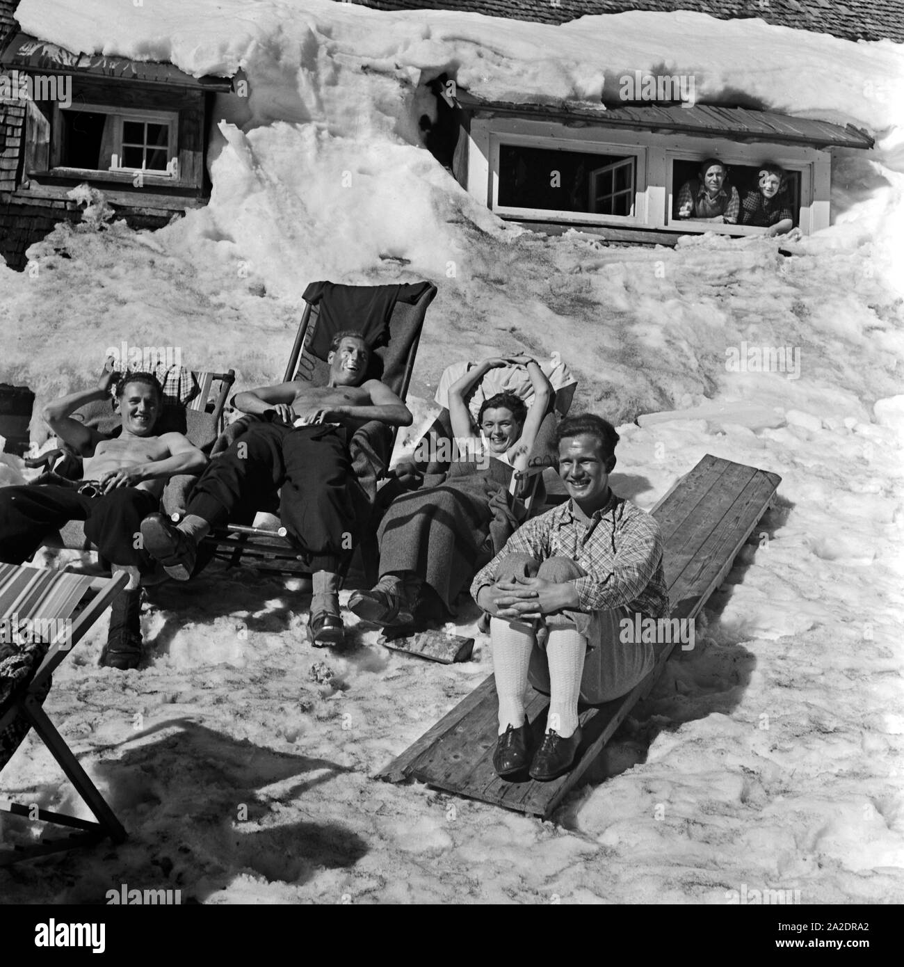 Gsäte Feldbergerhof Pension der im Schwarzwald, Deutschland 1930er Jahre.Les clients de l'auberge à Feldbergerhof la région de la Forêt Noire, Allemagne 1930. Banque D'Images