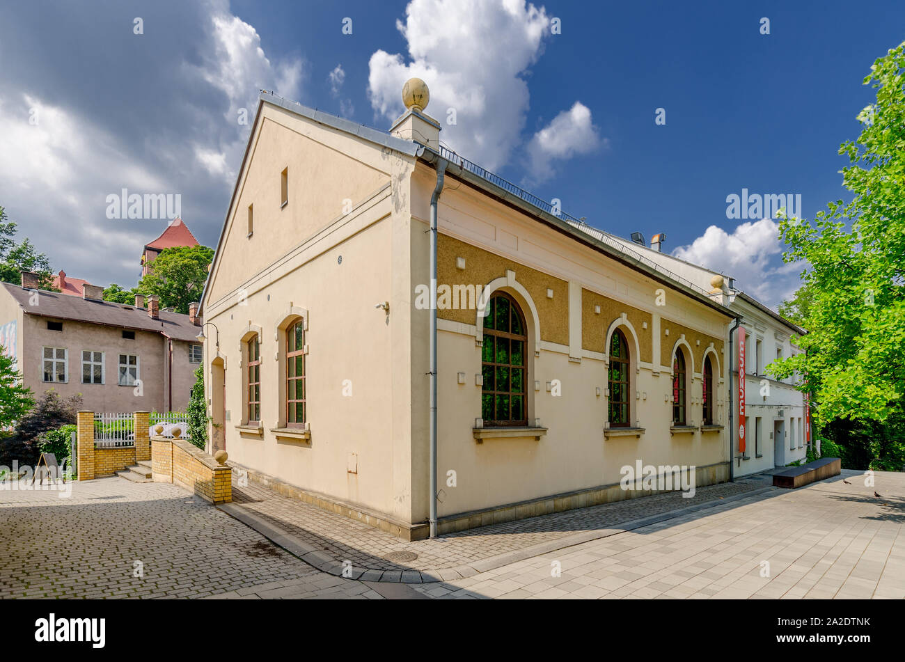 Oswiecim (pl. : Auschwitz), Malopolskie province. La synagogue et le Musée juif sur ks.J. Skarbek square. Banque D'Images