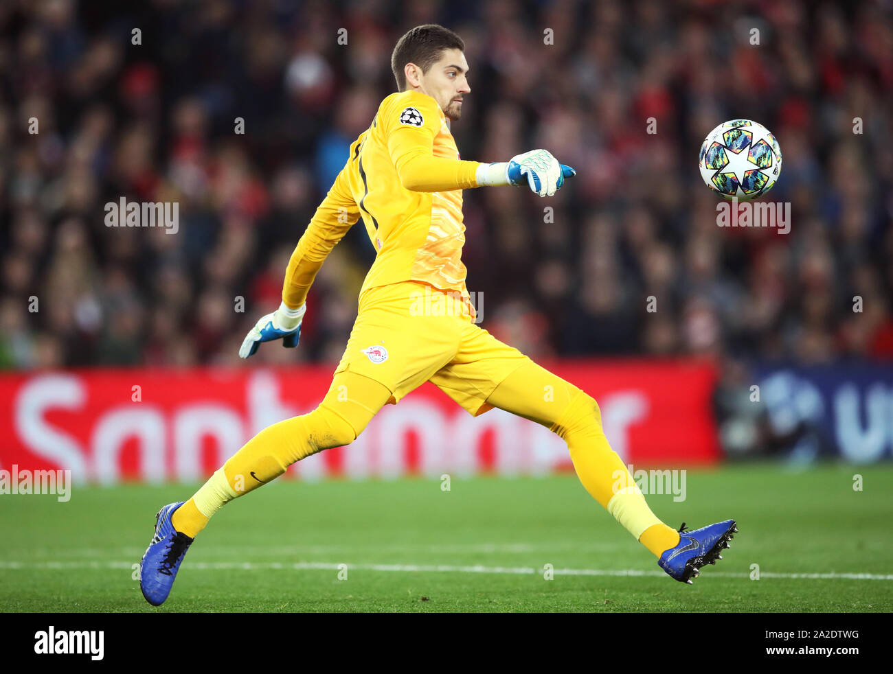 Red Bull Salzbourg gardien Cican Stankovic au cours de l'UEFA Champions League Groupe E match à Anfield, Liverpool. Banque D'Images