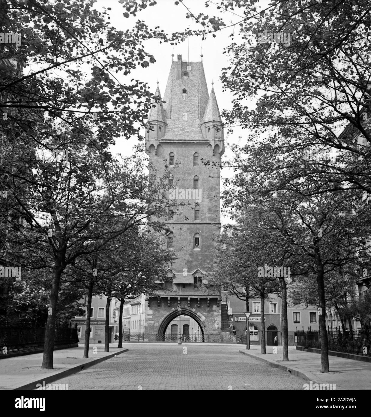 Der ist ein Holzturm mittelalterlicher Stadtturm dans der Holzstraße à Mayence, Deutschland 1930 er Jahre. Holzturm tower dans la ville de Mayence est l'un des tours de ville médiévale, l'Allemagne des années 1930. Banque D'Images