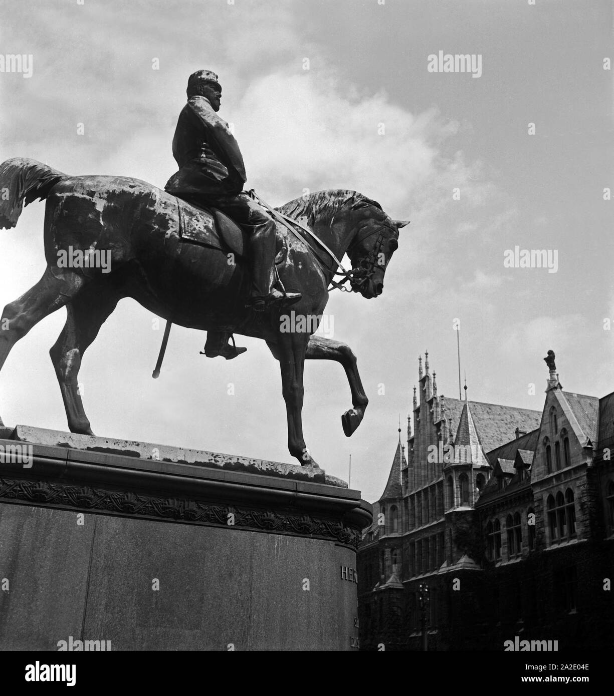 Herzog Wilhelm Das Denkmal auf der Ostseite der Burg Dankwarderode à Braunschweig, Deutschland 1930 er Jahre. Monument du duc Wilhelm à l'est de château Dankwarderode à Braunschweig, Allemagne 1930. Banque D'Images