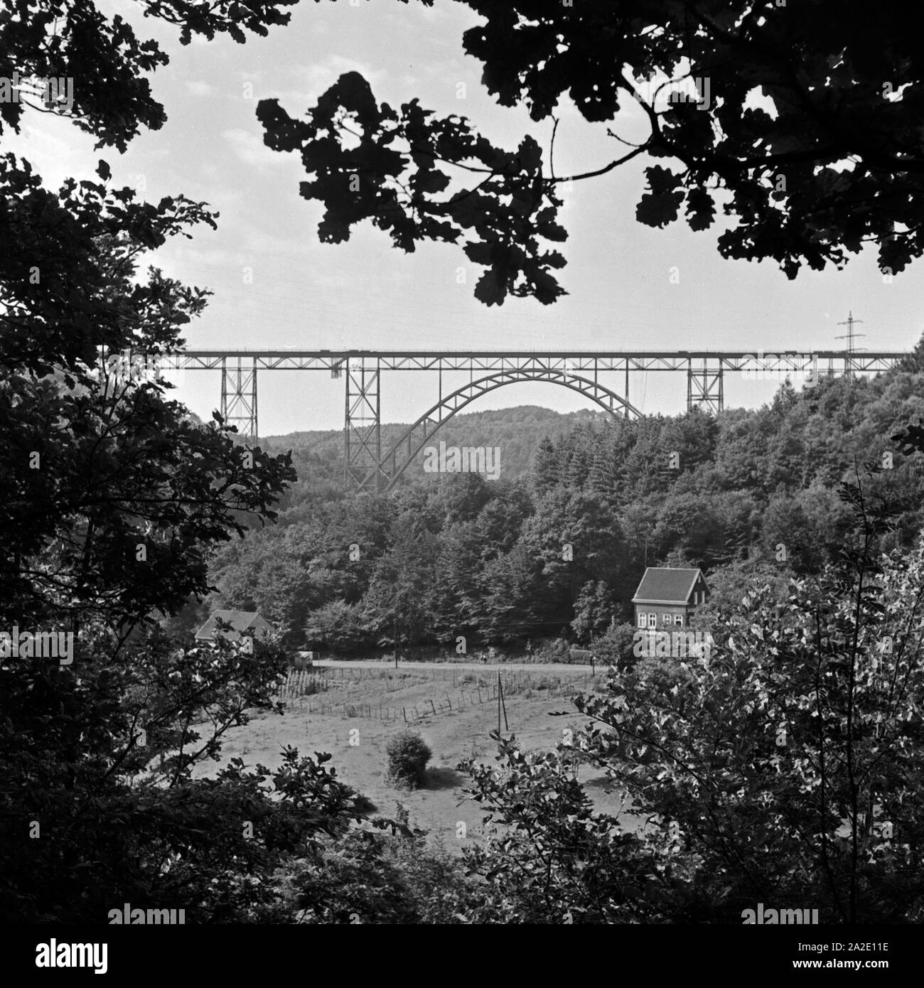 Blick auf die Kaiser Wilhelm Brücke in der Nähe von Remscheid, Deutschland 1930 er Jahre. Vue de la Kaiser Wilhelm bridge près de Remscheid, Allemagne 1930. Banque D'Images