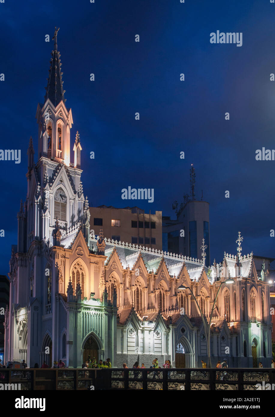 La tombée de la vue de l'église (La Ermita Ermita) à Cali, Colombie. C'est une église catholique de style néo-gothique. Banque D'Images