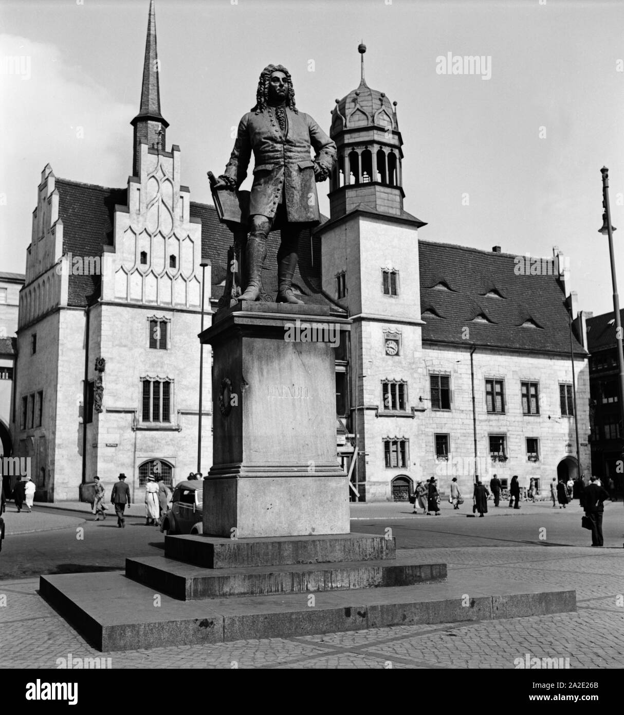 Altes Rathaus und Händel Denkmal à Halle an der Saale, Allemagne Allemagne Années 1930 er Jahre. L'hôtel de ville et monument Haendel à Halle à rivière Saale, Allemagne 1930. Banque D'Images