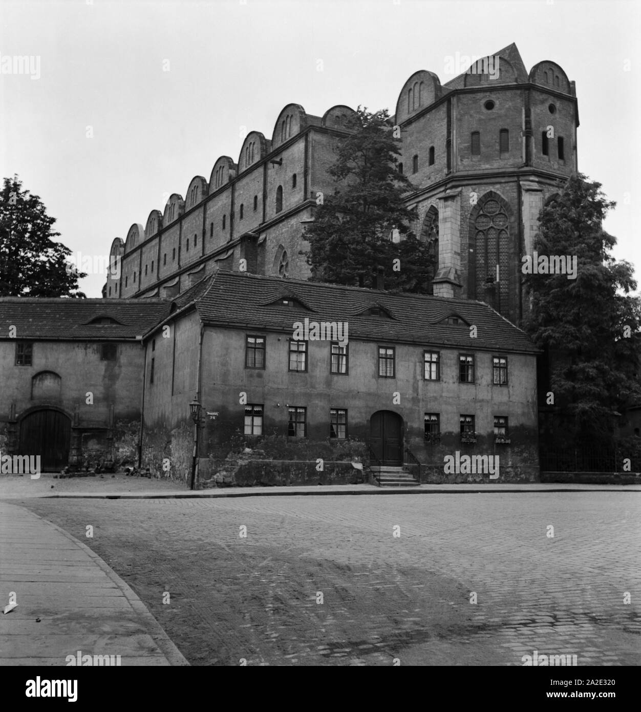 Der Dom in der Altstadt von Halle an der Saale, Allemagne Allemagne Années 1930 er Jahre. La cathédrale de la vieille ville de Halle, Allemagne 1930. Banque D'Images
