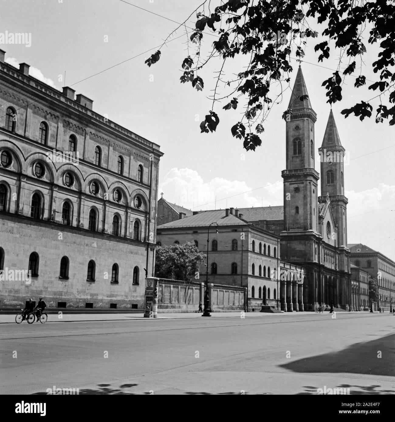 Die Katholische Pfarr- und Universitätskirche St. Ludwig à München, Deutschland 1930er Jahre. Saint Catholique Romaine église de Ludwig à Munich, Allemagne 1930. Banque D'Images