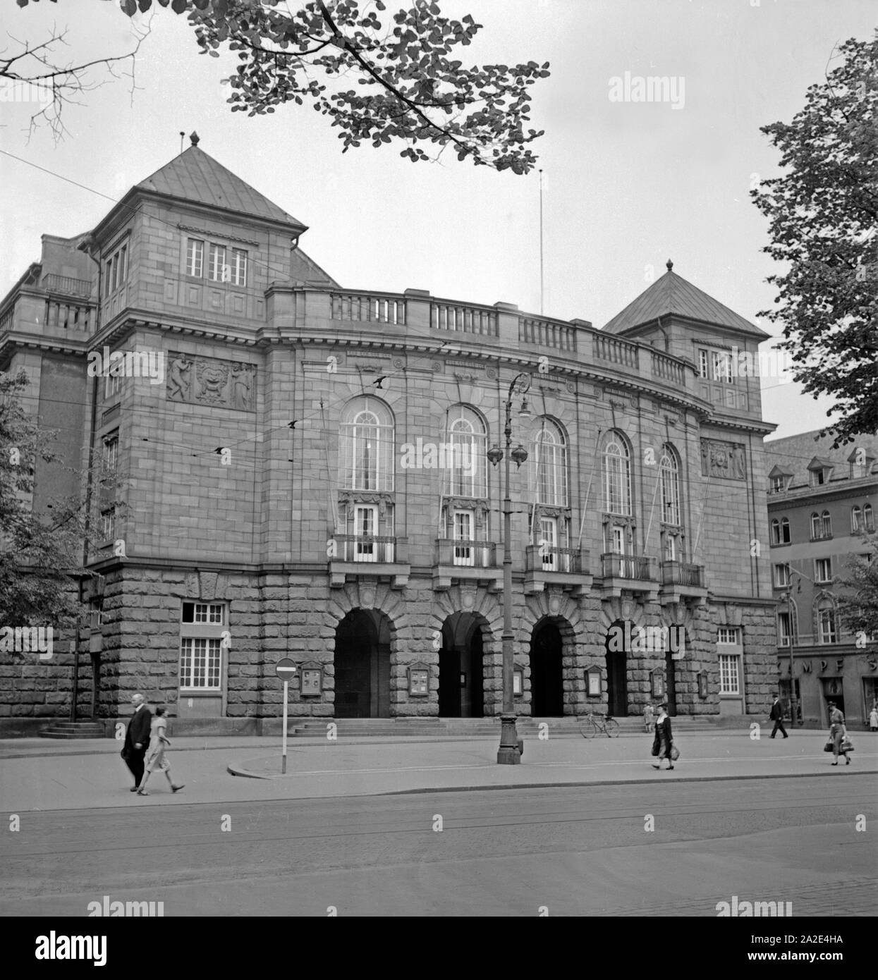 Das Frauenbad à Mayence, Deutschland 1930 er Jahre. Théâtre de la ville de Mainz, Allemagne 1930. Banque D'Images