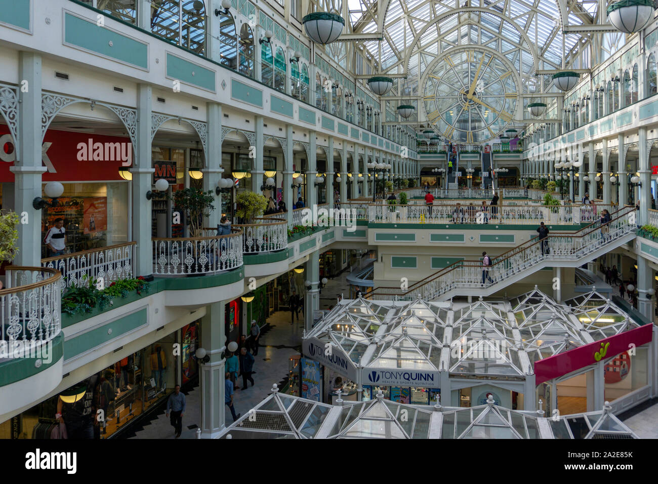 L'intérieur de la Saint Stephen's Green Shopping Centre, Dublin, Irlande. Banque D'Images